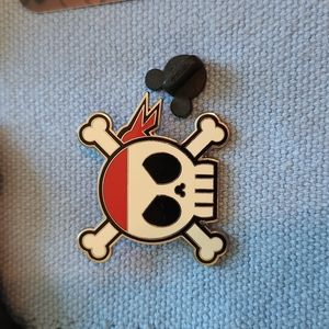 Skull Crossbones Disney Official Trading Pin (hidden Mickey nose!)